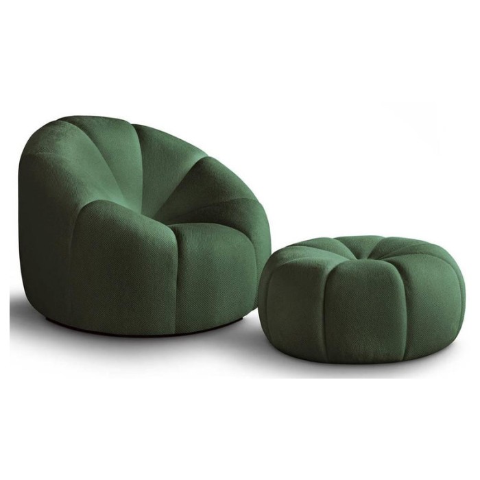 Haluta fauteuil met bijpassende poef in groen, rond en organisch design met zachte stoffering en segmentvormige bekleding.jpg